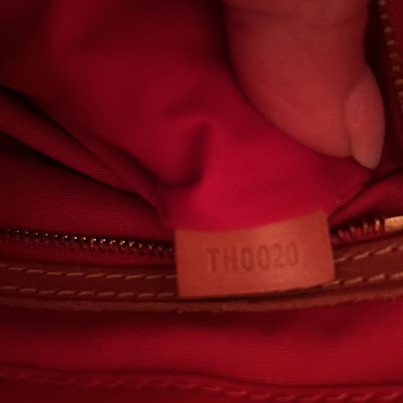 Louis Vuitton Reade mm Vernis Leather Tote - Picture 11 of 11